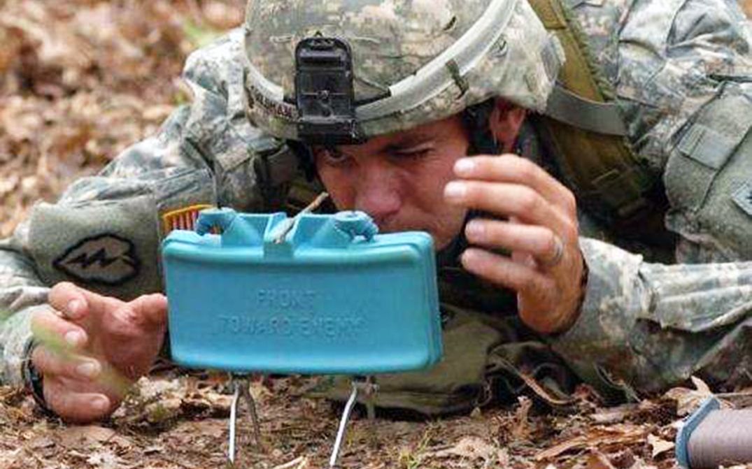 彩虹六号当你在拆弹器周围放满阔剑地雷天使玩法