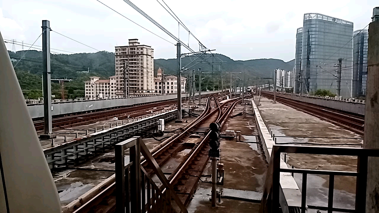 深圳地铁5号线512车和523车执行小交路长岭陂前海湾长岭陂站存车线出