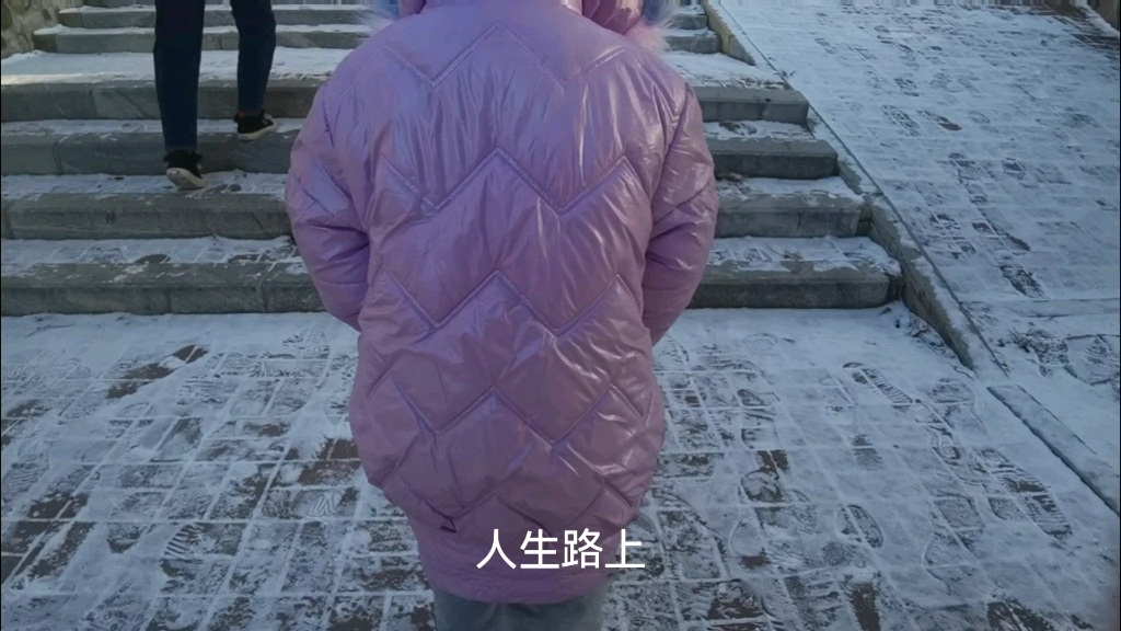 现实会苍白;脚步走得太快,思想会疲惫;让灵魂和脚步合拍,人生才能精彩