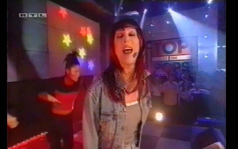 [图]【红发雪儿】Cher - All Or Nothing (Live TOTP 1999)