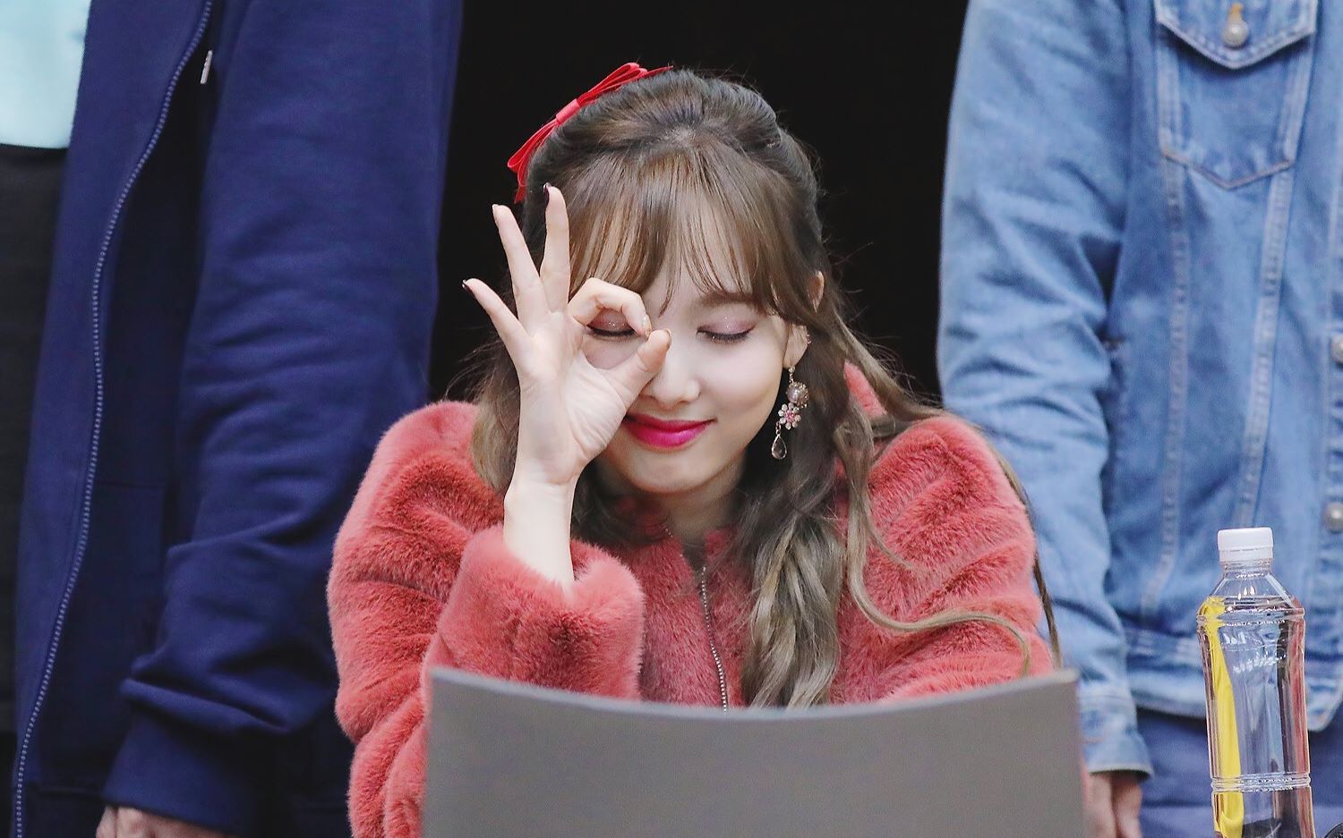 【twice林娜琏】171117 木洞签售会 带玩偶一起跳likey的兔兔_哔哩