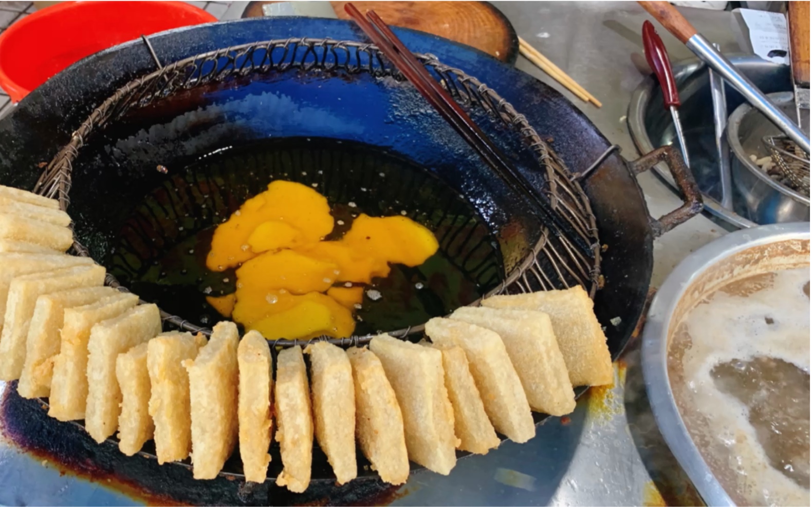 广东老公带去找儿时小吃,客家特色-婆油豆干,湘妹子发现新大陆_哔哩