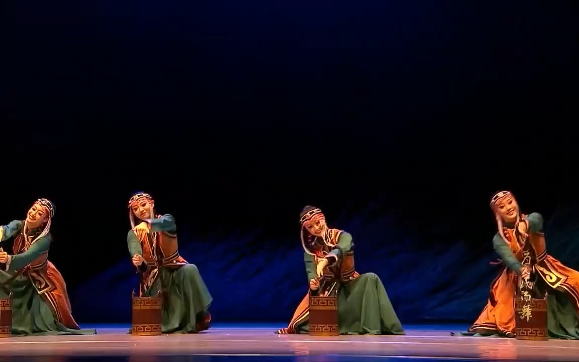 女子群舞《挤奶员舞》 编导:高太 改编:贾作光