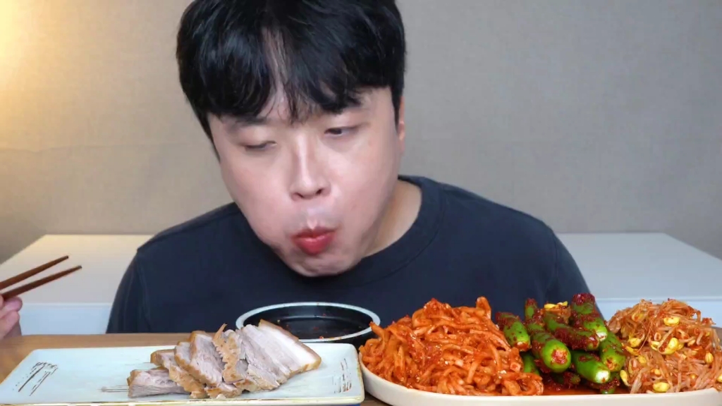 韩酸哥疑似小日子太好顿顿吃肉