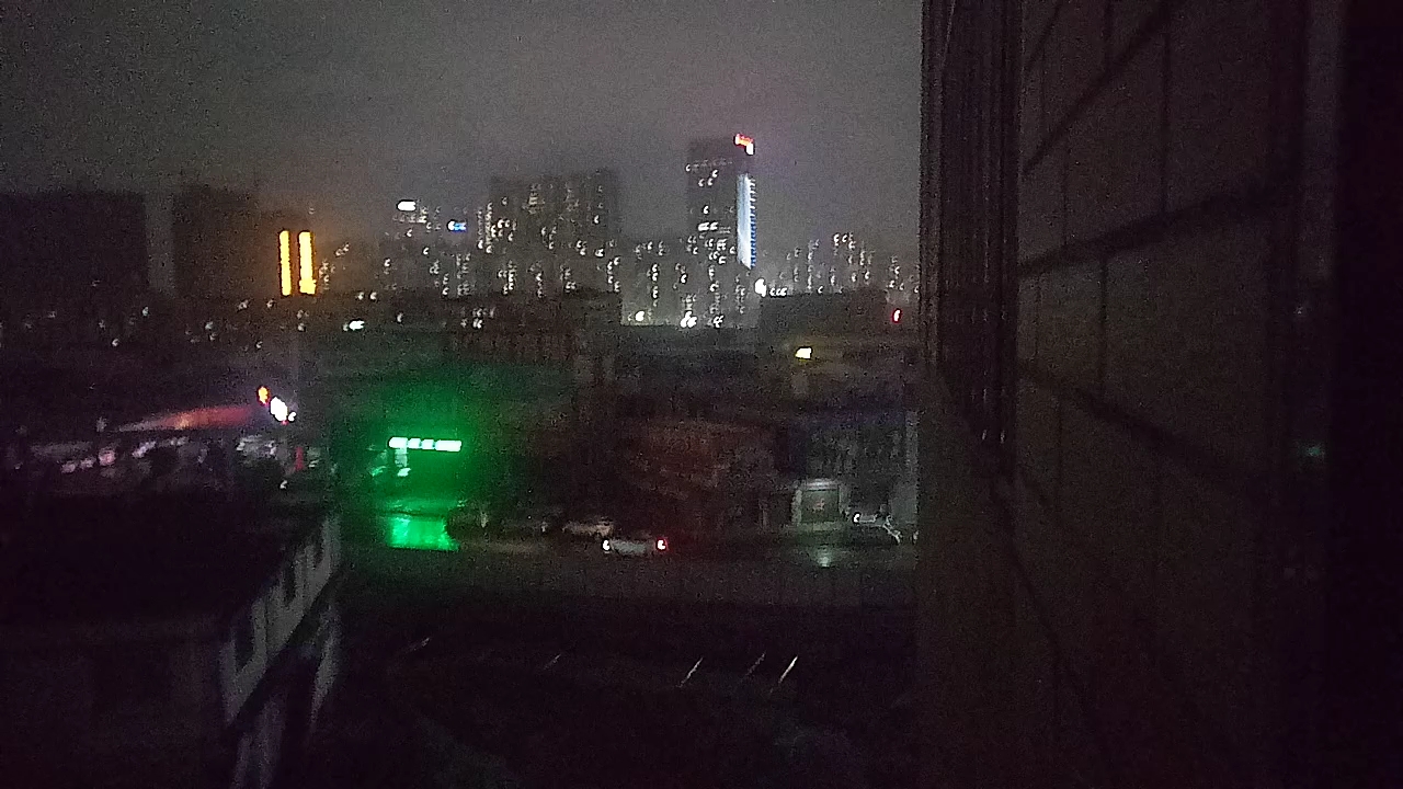 [图]夜雨蒙蒙的晚上