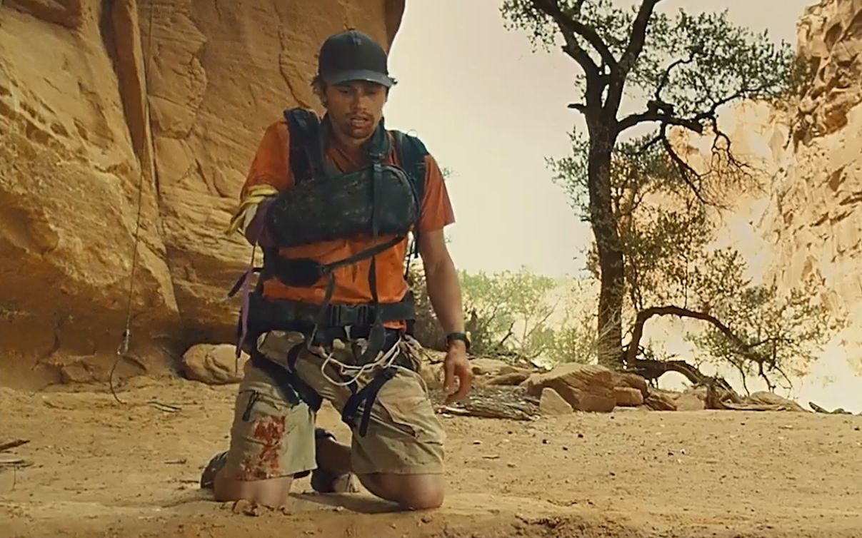 真人改编电影:男子被困峡谷127小时,最后断臂自救,全程无尿点