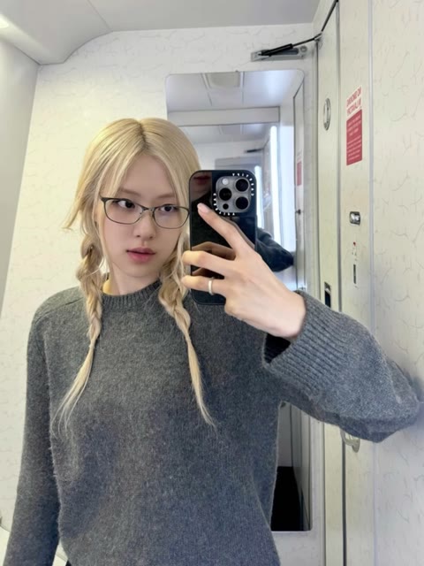 rosé新更91女友感满满的双马尾眼镜彩9790好米