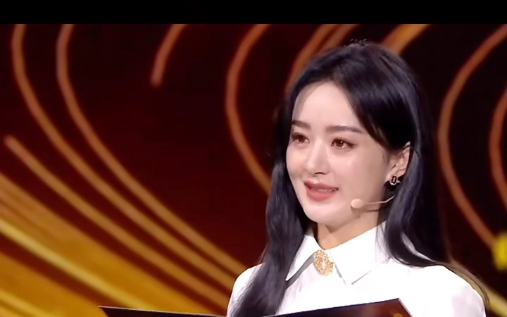 赵丽颖哽咽朗诵致敬张桂梅