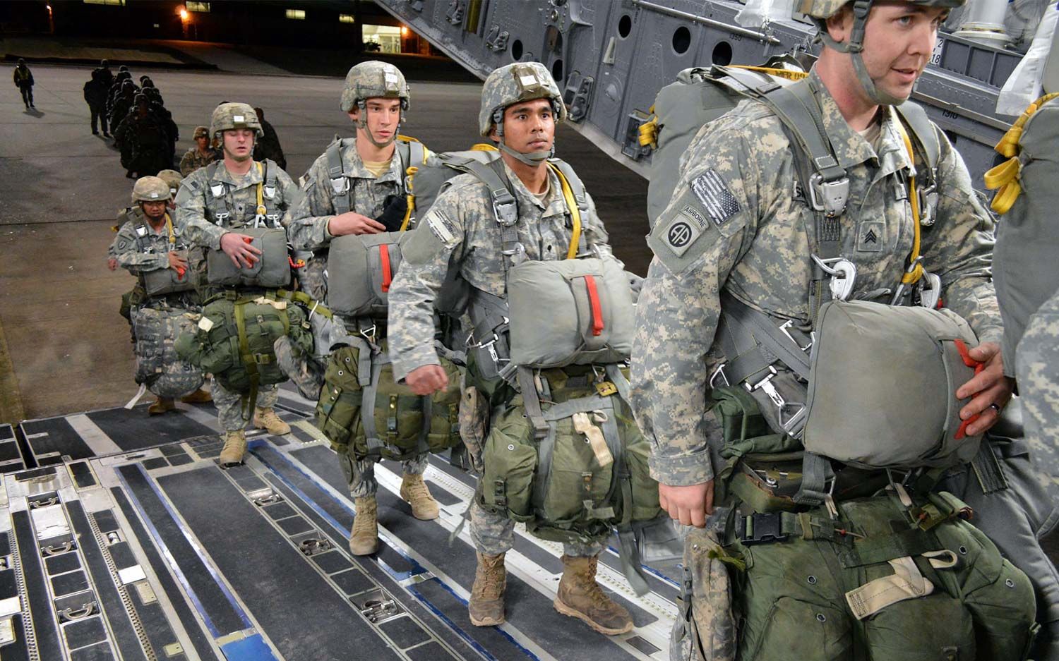 【凯申剪辑】美国空降兵vs俄罗斯空降兵