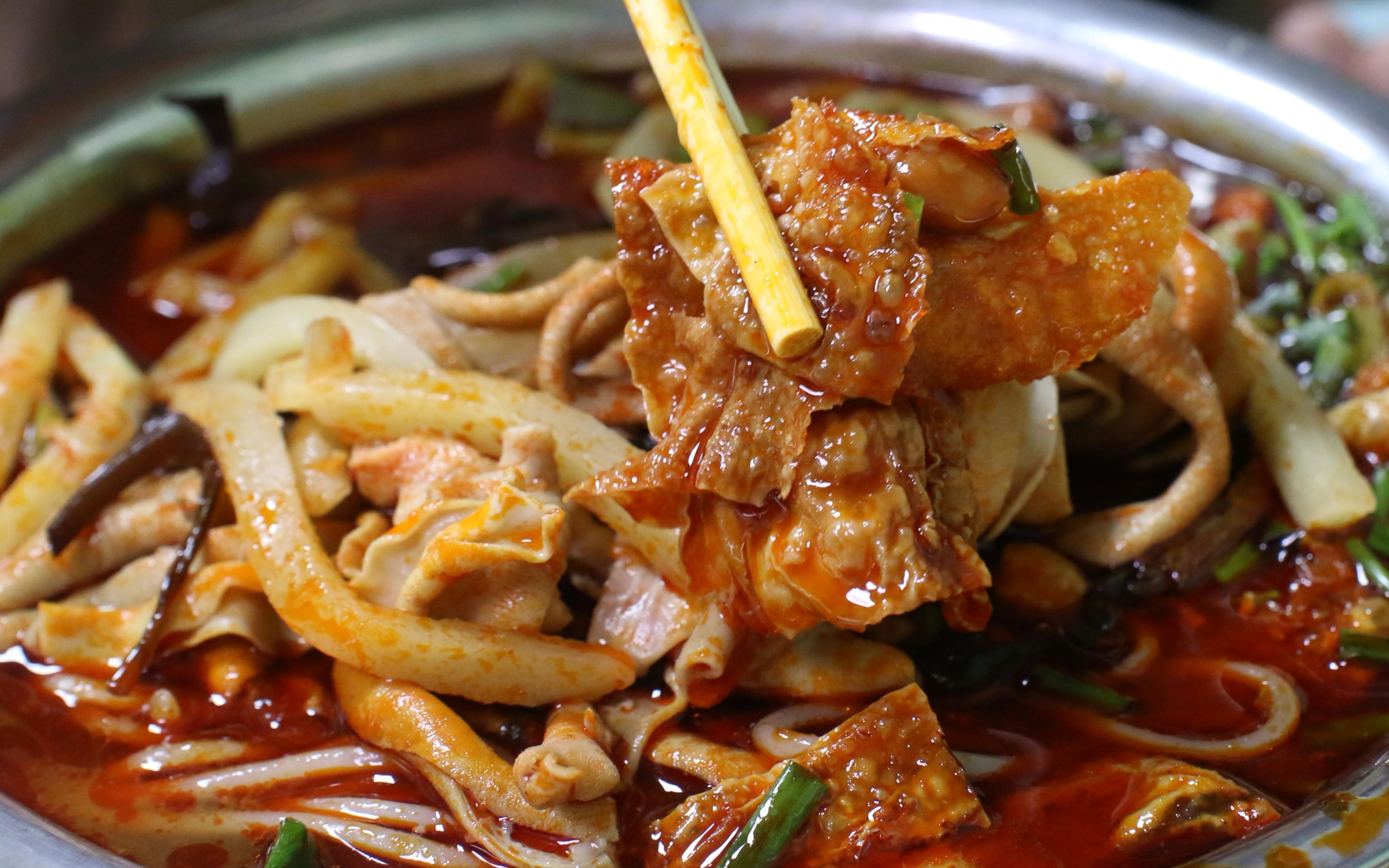 【一城百味】螺蛳粉|鸭肠来做卤味!柳州老一中学生必吃的一碗螺蛳粉!