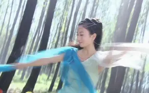 Tải video: 武功高强却清纯懵懂的少女，当年她一出场惊艳了多少人的童年时光！