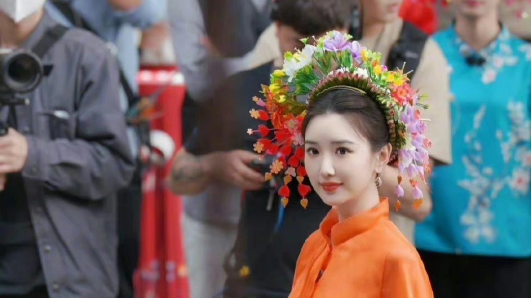 多位明星体验福建泉州簪花造型