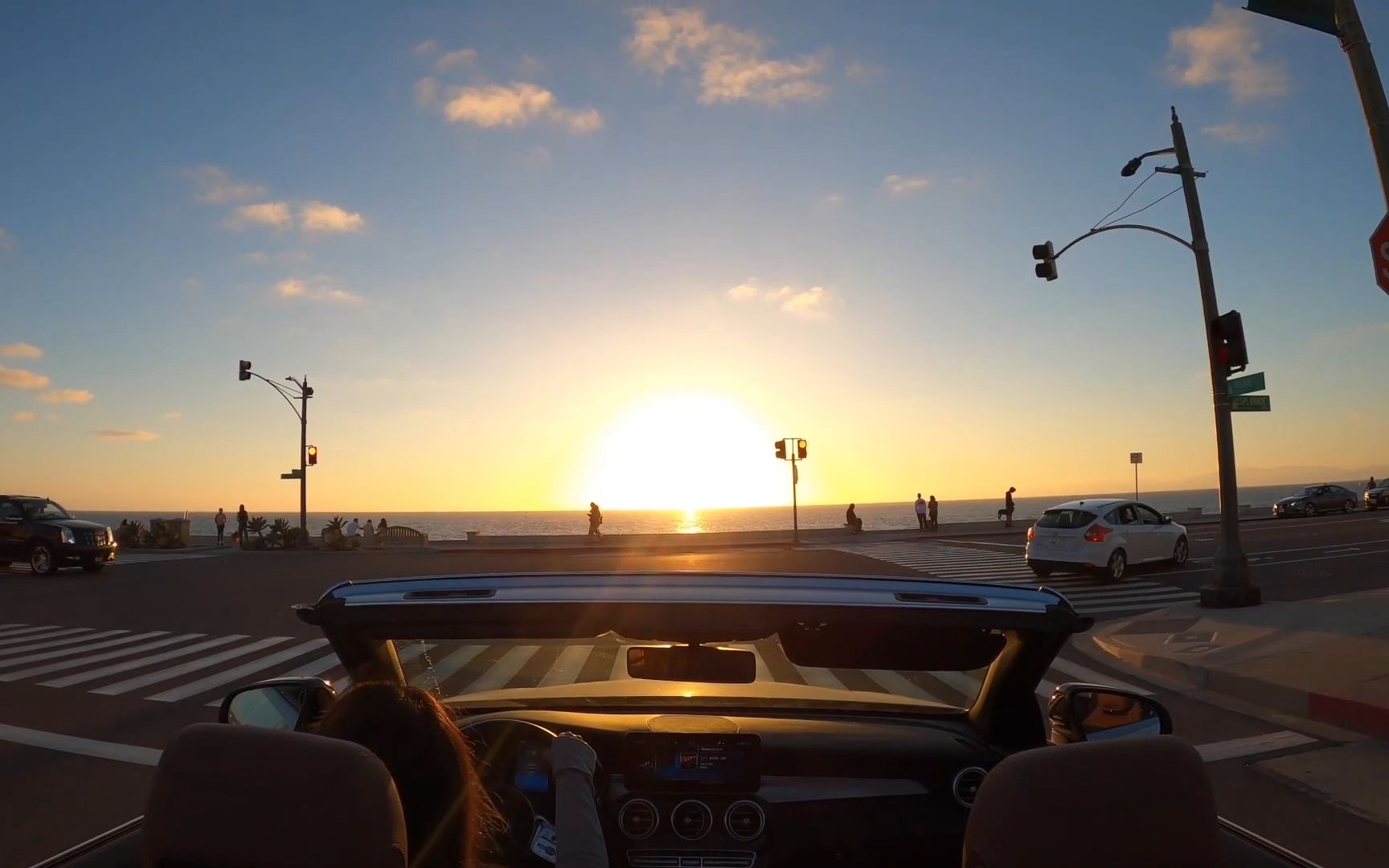 梁博日落大道加州日裔小姐姐的敞篷奔驰视角