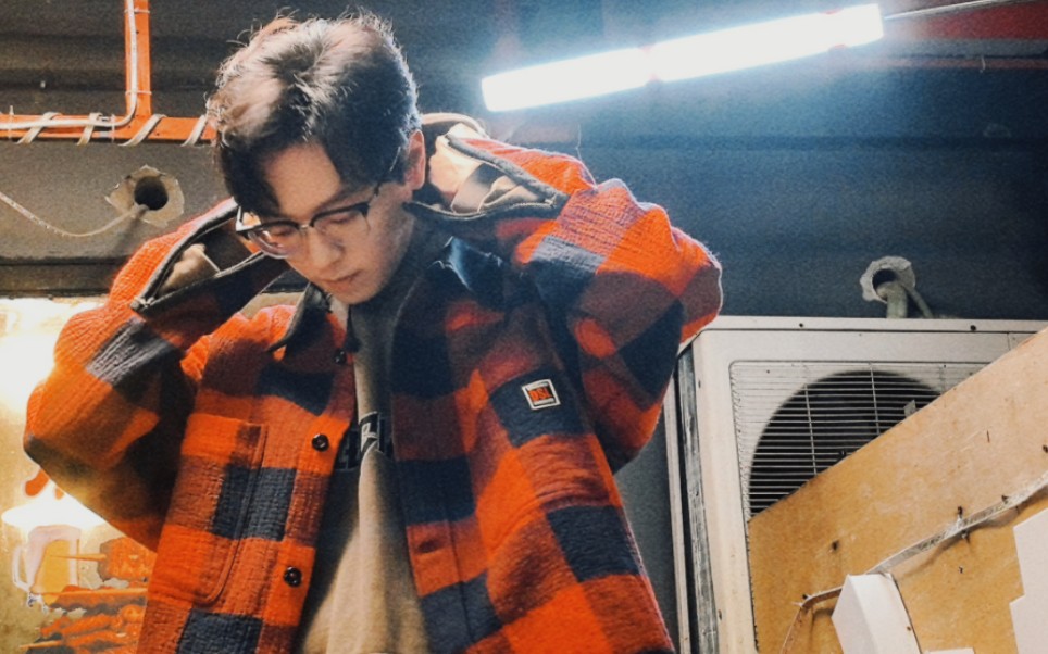 【谷江山】论红色与小狗的适配度7815这哥帅起来真要人命啊