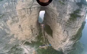 Download Video: 【GoPro】在天门山翼装飞行 飞过了天门