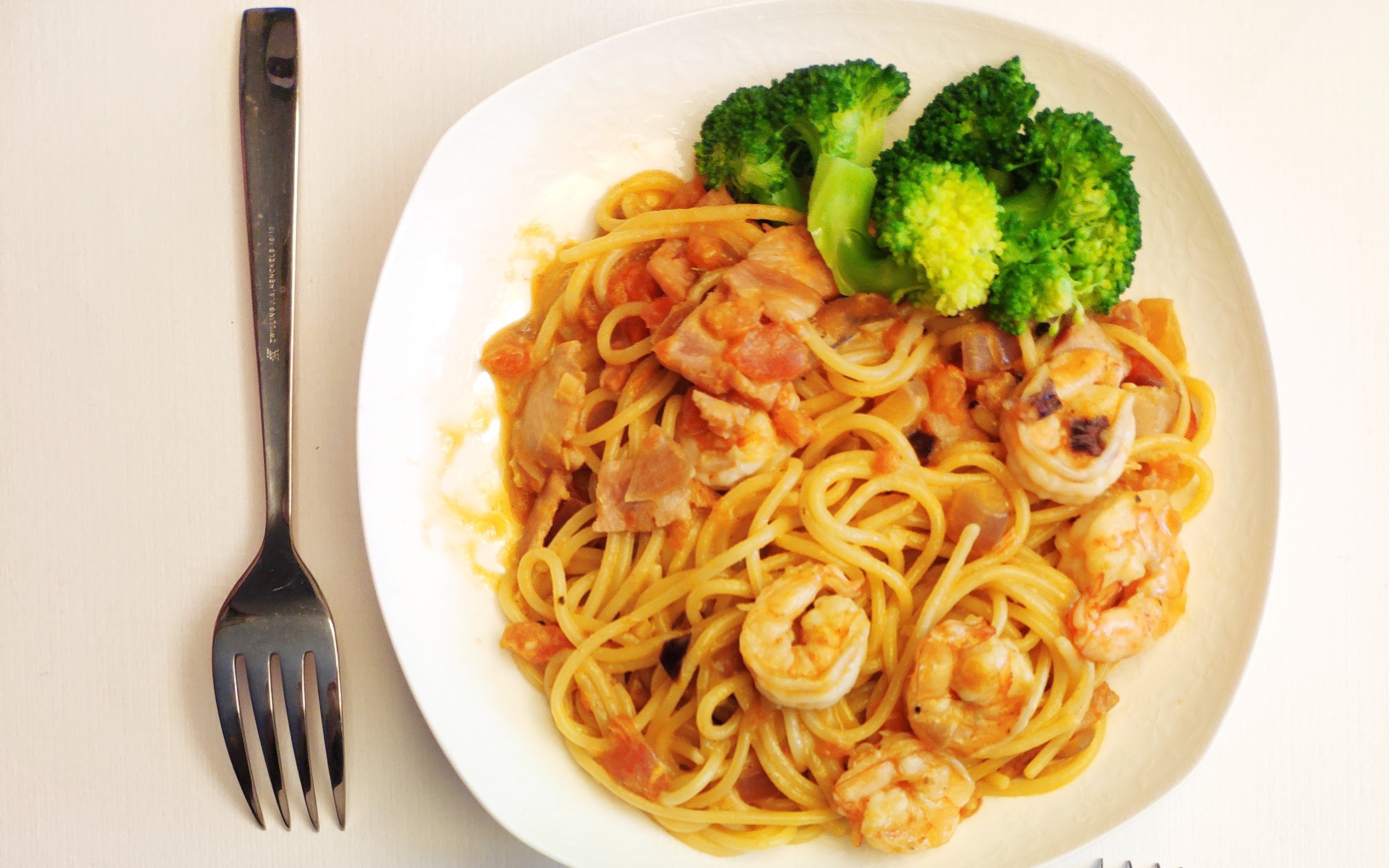 活动  鲜虾培根茄汁意面