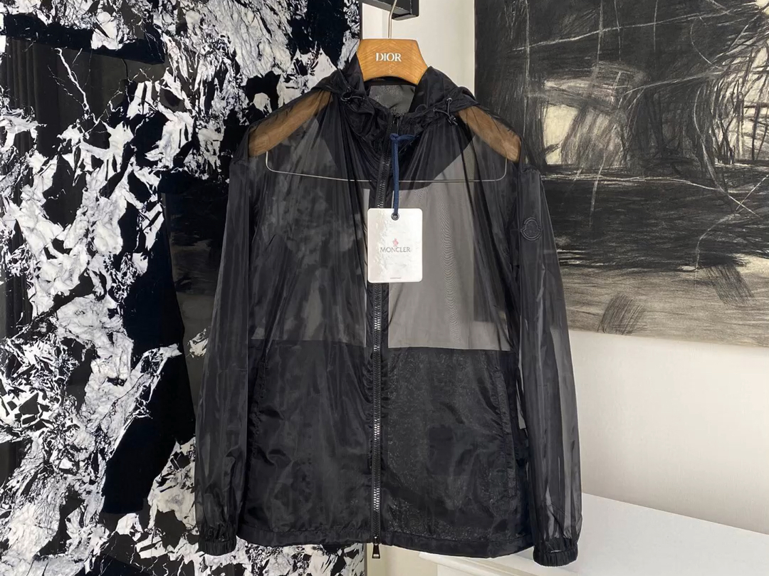 盘点一下高仿moncler蒙口防晒外套