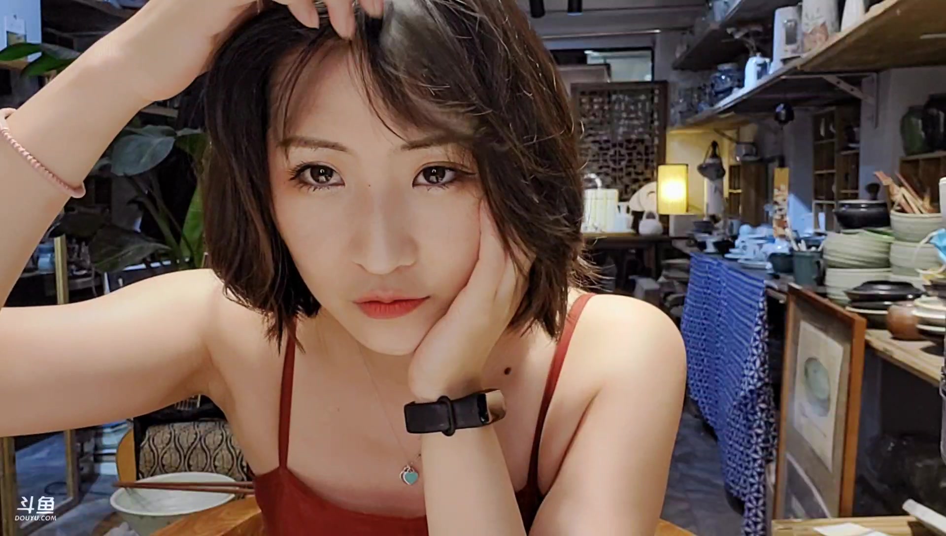 斗鱼文艺美女主播刘灶灶直播录像8.13直播录像