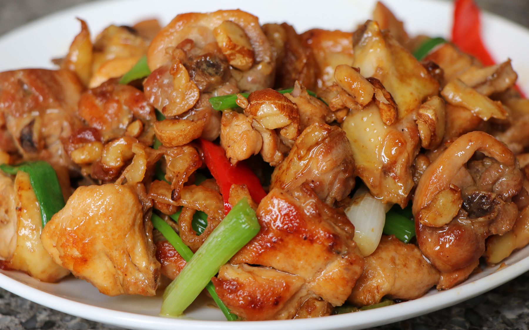 广西沙姜煎焗鸡的做法,鲜香滑嫩,难怪这么多人喜欢吃