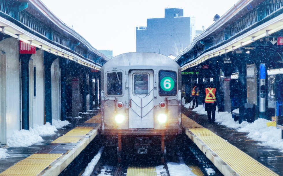 纽约地铁pov6号线车头视角南行各站停车区间大雪
