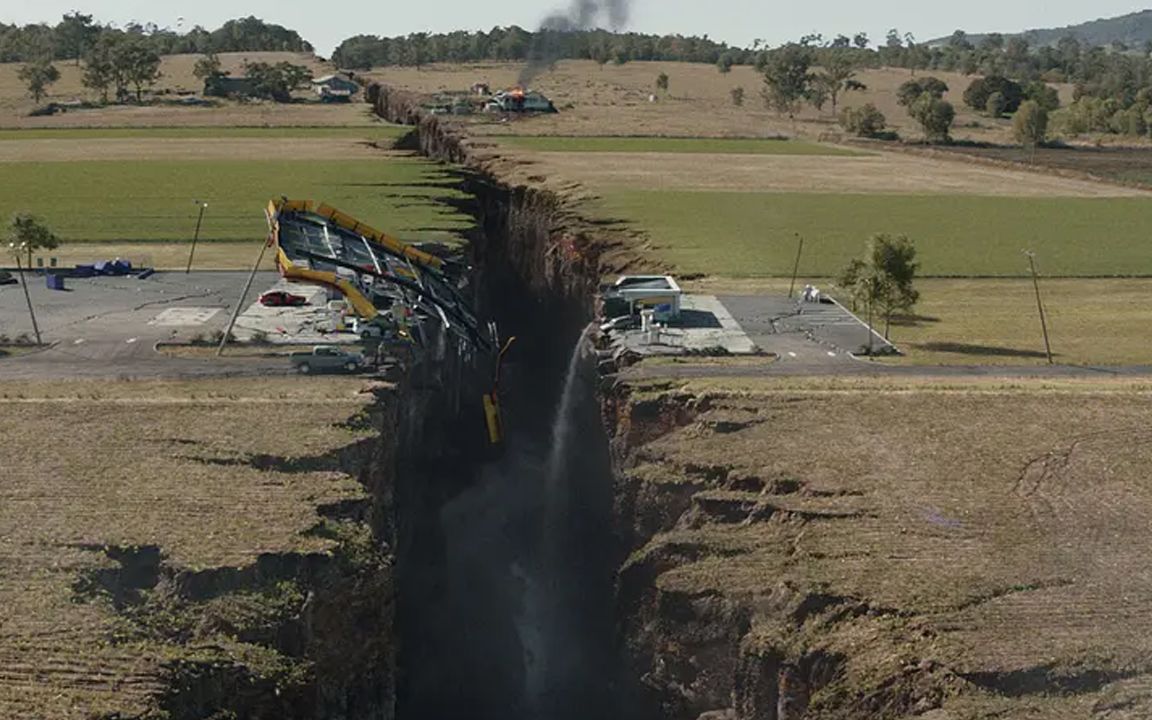 美国发生大地震史无前例96级大地出现一条巨大沟壑