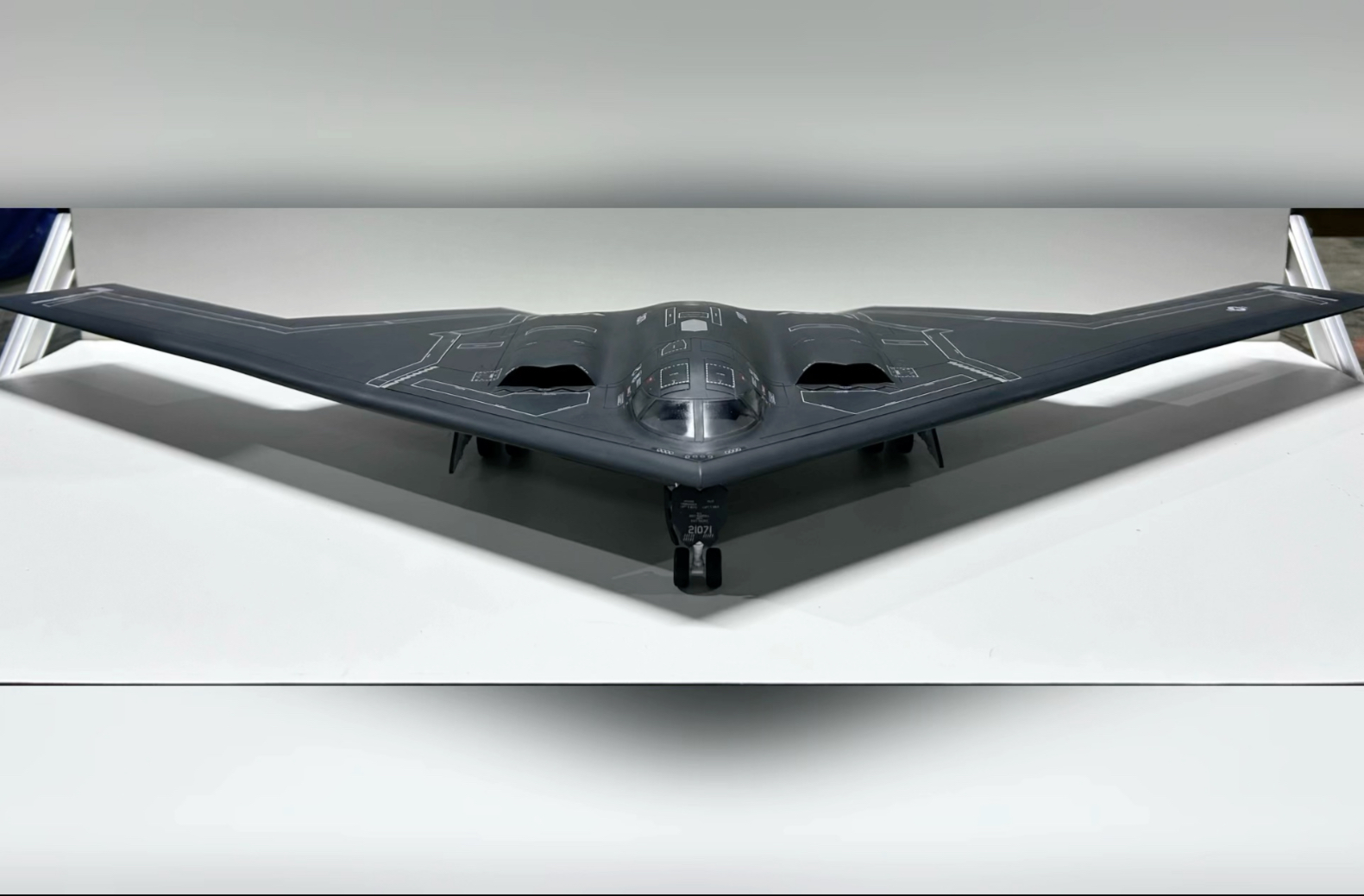 1/72美国b2隐身轰炸机