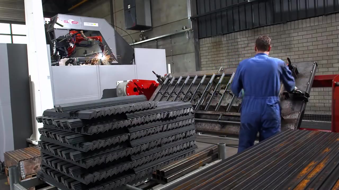 护栏机器人自动焊接