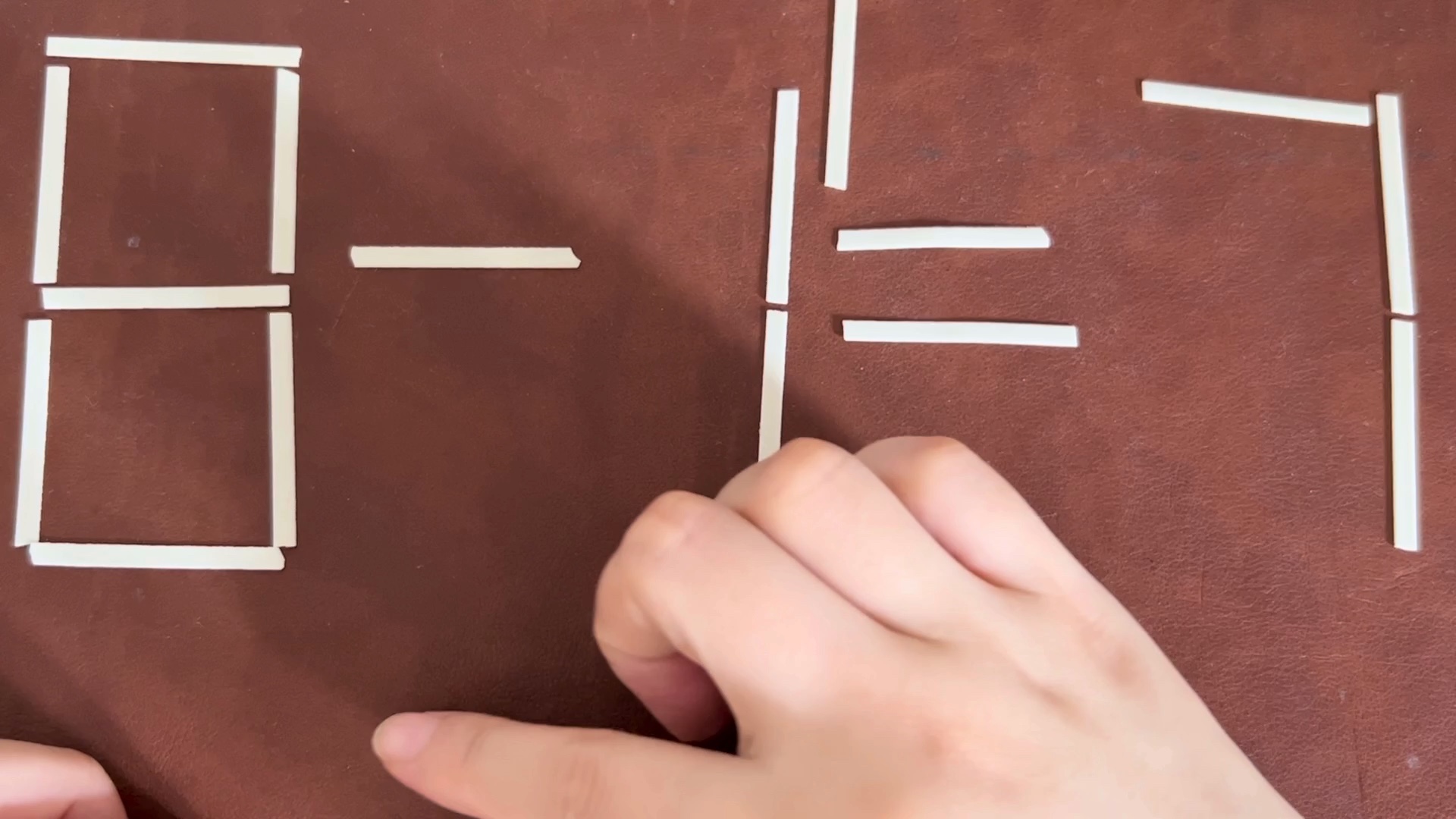 趣味数学:8-7=7,移动一根火柴棒,使等式成立