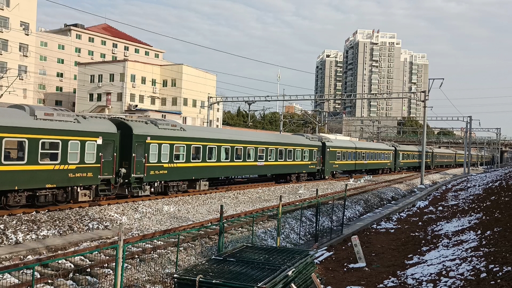 上局合段df11-0301牵引客车k4159次合肥站1道发车