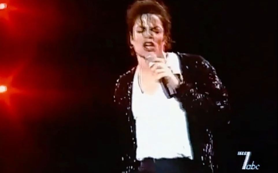 Michael Jackson  Billie Jean 1996布加勒斯特历史演唱会哔哩哔哩bilibili