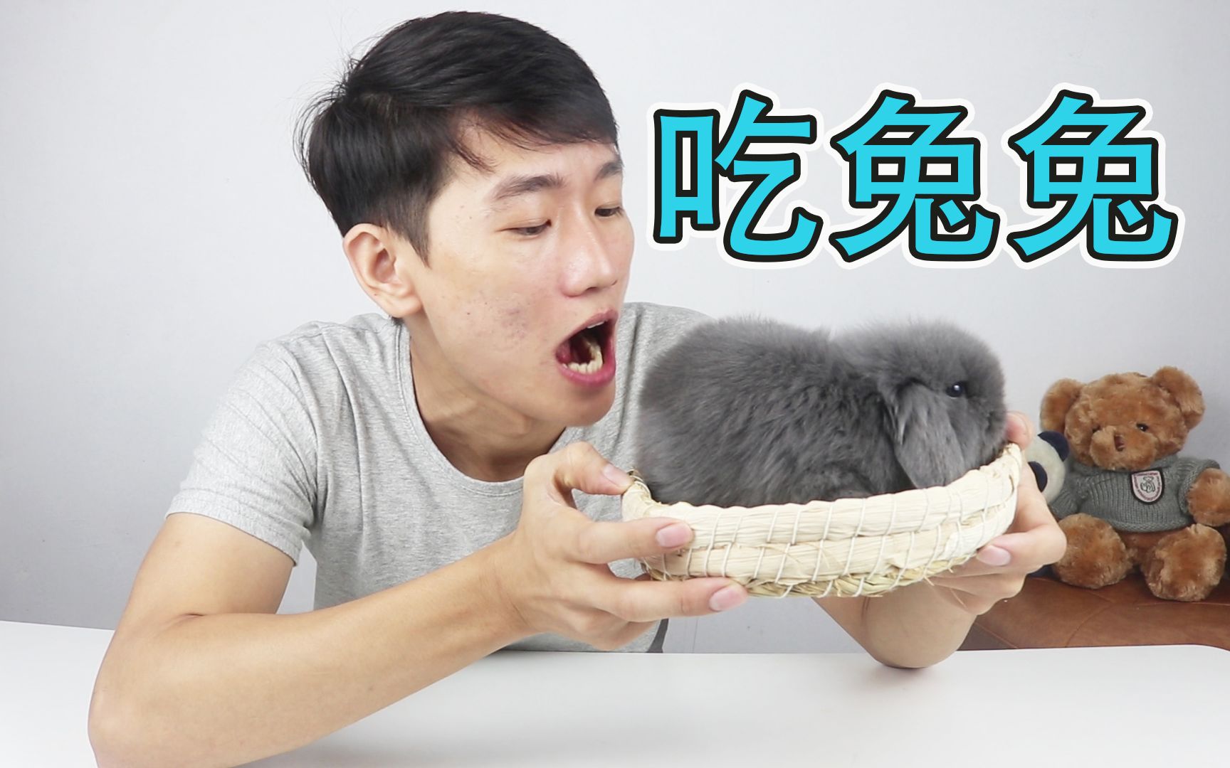 兔兔这么可爱,广东靓仔尝试做道四川的麻辣兔头,味道好吃却吃不下?