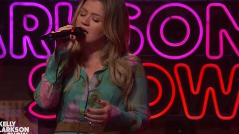 Kelly Clarkson Sings Desperado by the Eagles: Watch