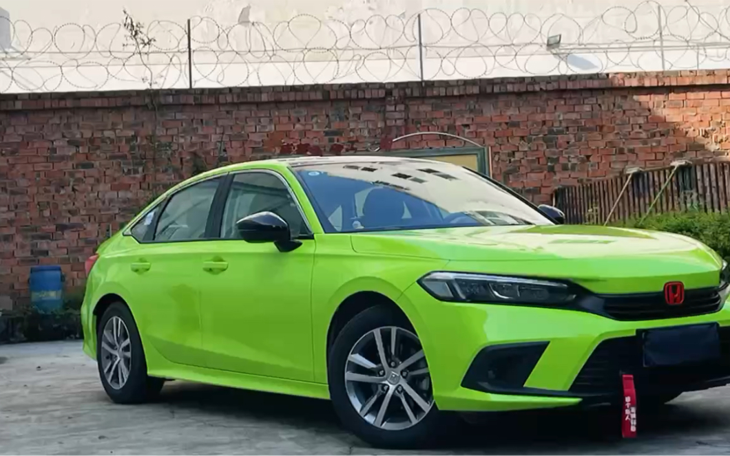 十一代思域全车身改色膜水晶果绿搭配红标骚气十足的小哥哥你是不是第