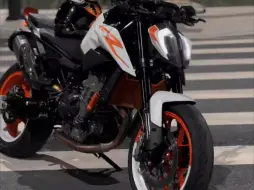 Télécharger la video: Ktm790,不仅是弯道手术刀也是翘头利器