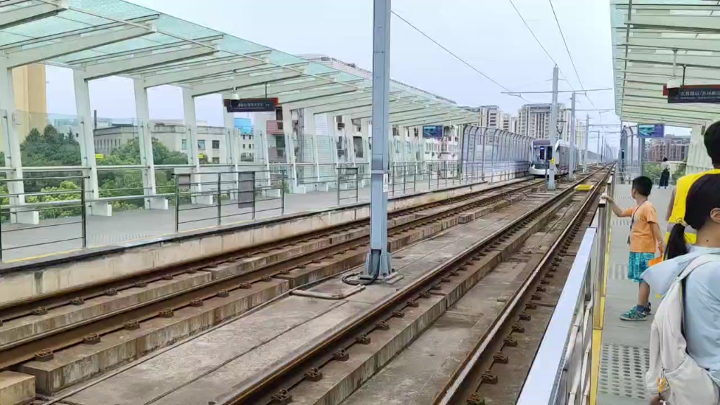 【苏州有轨电车】五模块大车进入鸿福路站