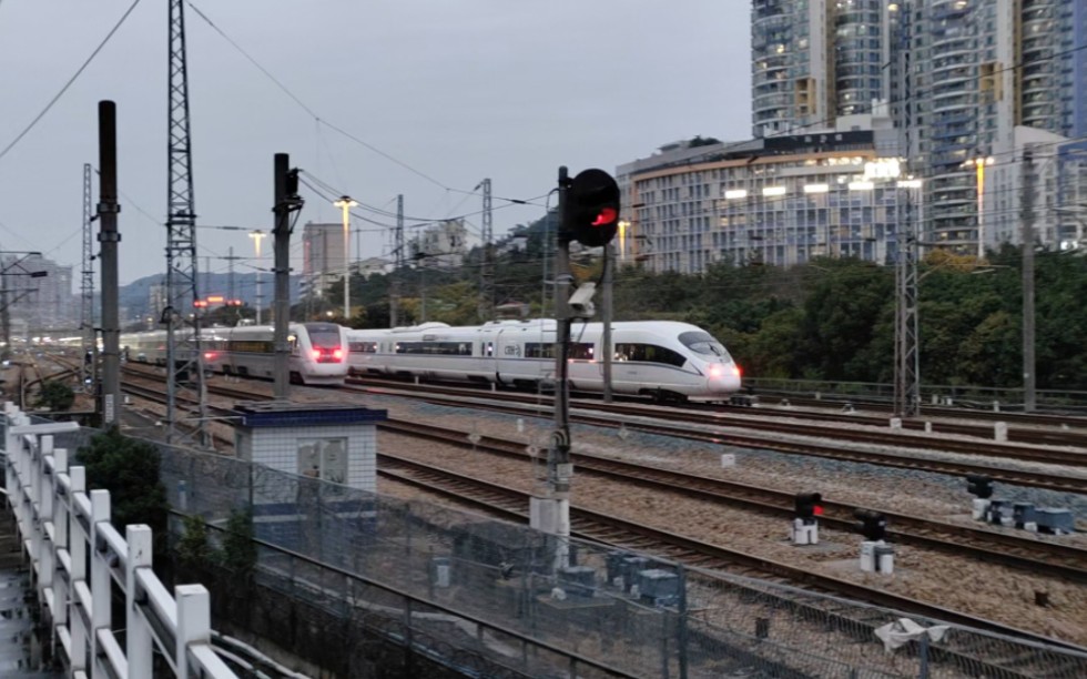 廣深鐵路兩款和諧號動車組進行速度與比拼,一起來看一下大地鐵crh1a型