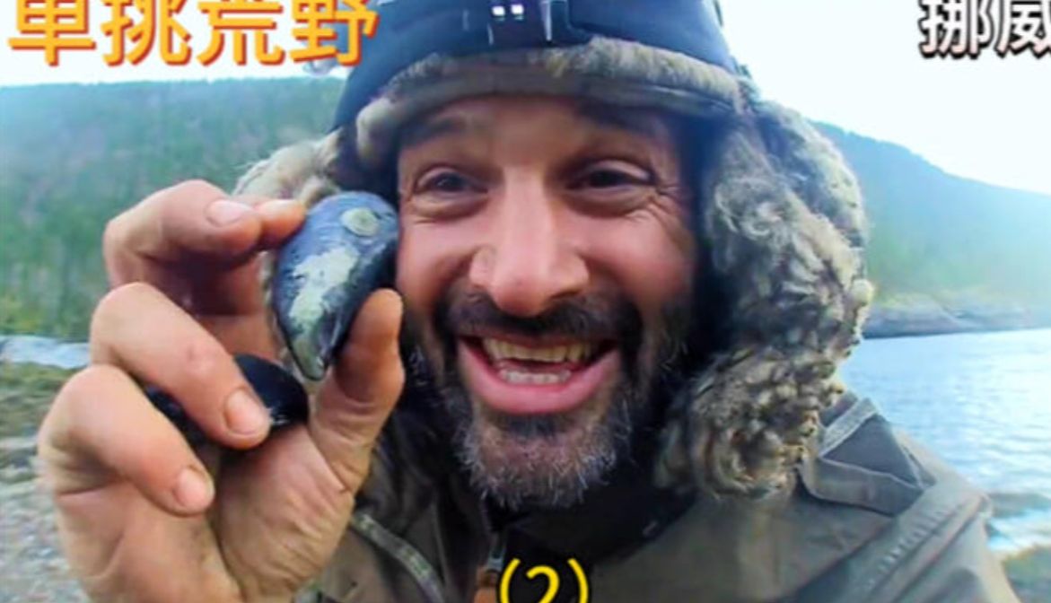 《单挑荒野》德爷饿急眼了啃食草根!