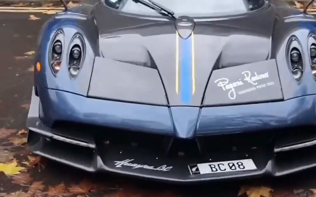 开上华裔玩车大佬mike的帕加尼huayrabc去炸街