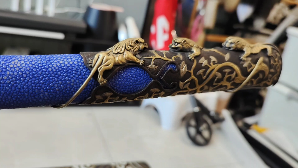 蓝色鱼皮指挥刀保养