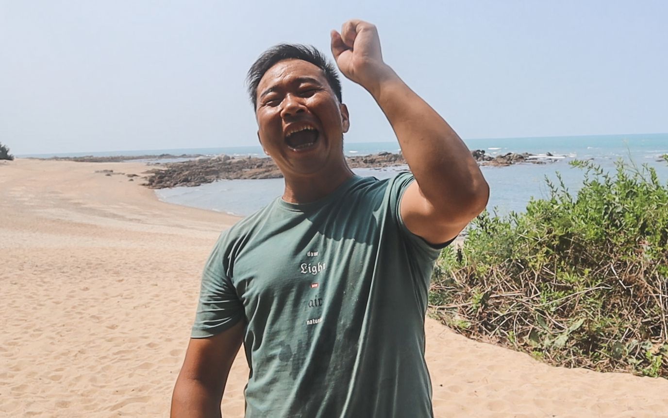 退大潮不少海鲜被冲上岸这时候赶海好货不少玉平趁机小赚一笔