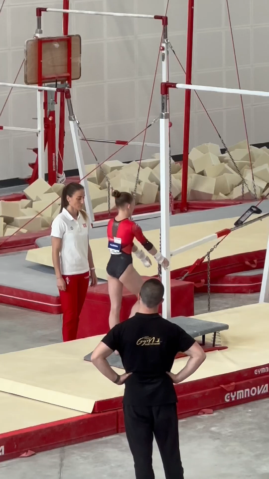 外边的高低杠,废队友嗓子