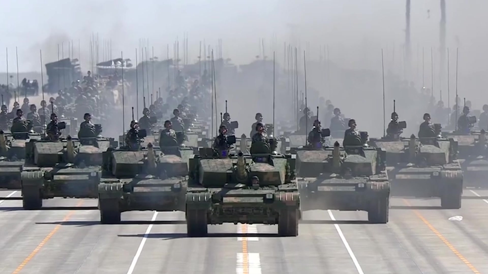 【燃向】中华之钢铁洪流(朱日和 抗战胜利)_哔哩哔哩_bilibili