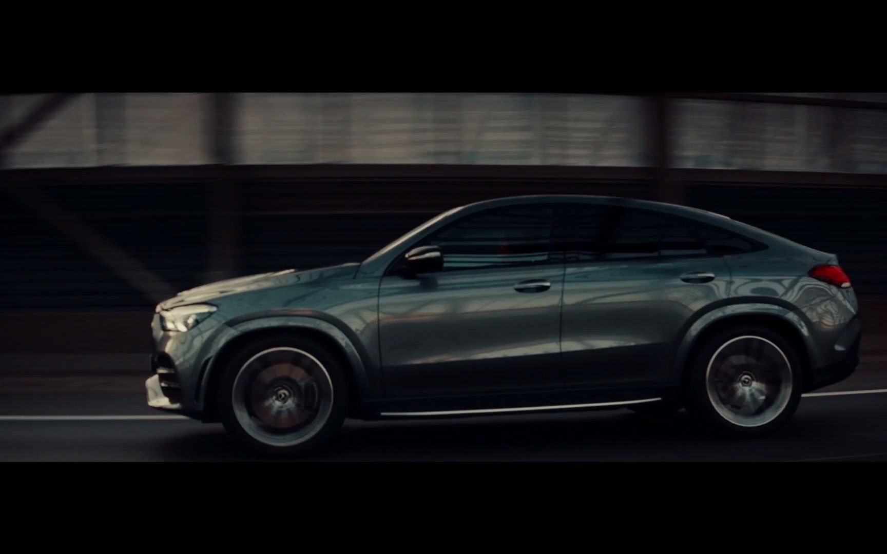 奔驰汽车广告augusto de fraga - mercedes gle