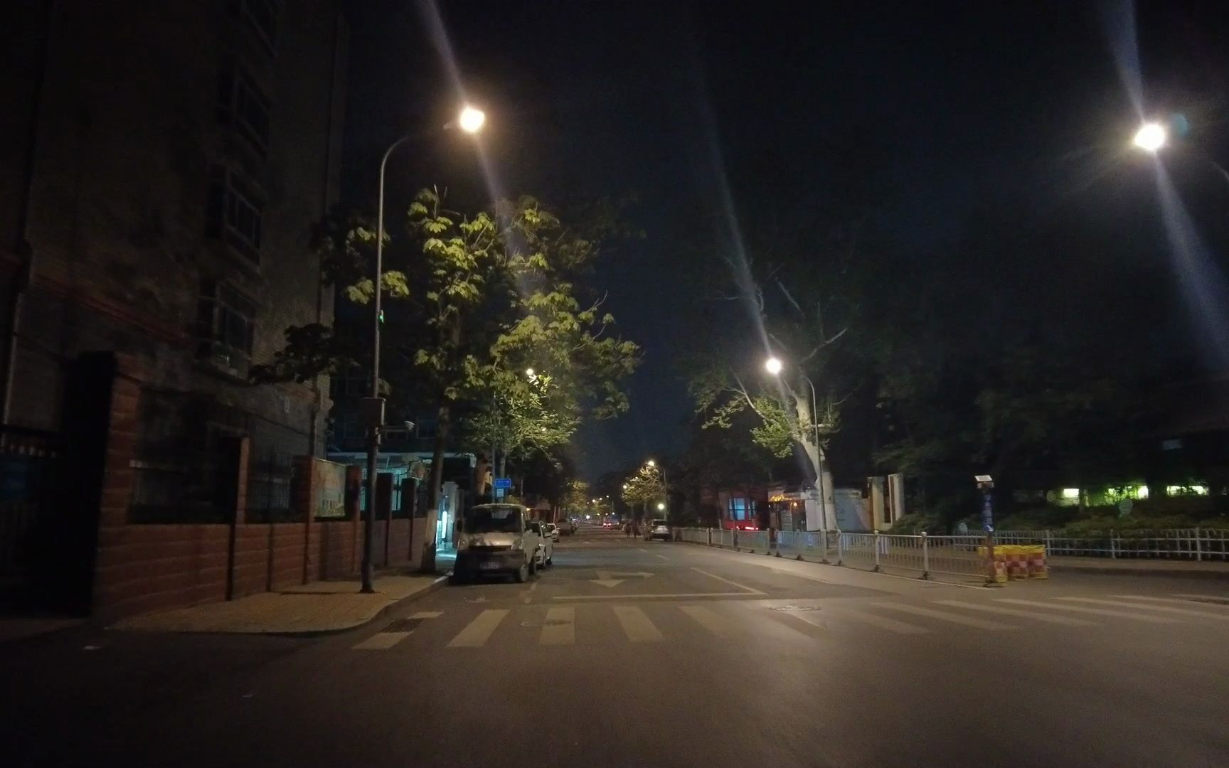 第1期 四月的济南 夜里的曲水亭街