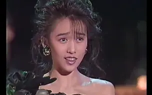 Video herunterladen: 【正式大爆的一曲】工藤静香 - MUGO・ん…色っぽい 1988