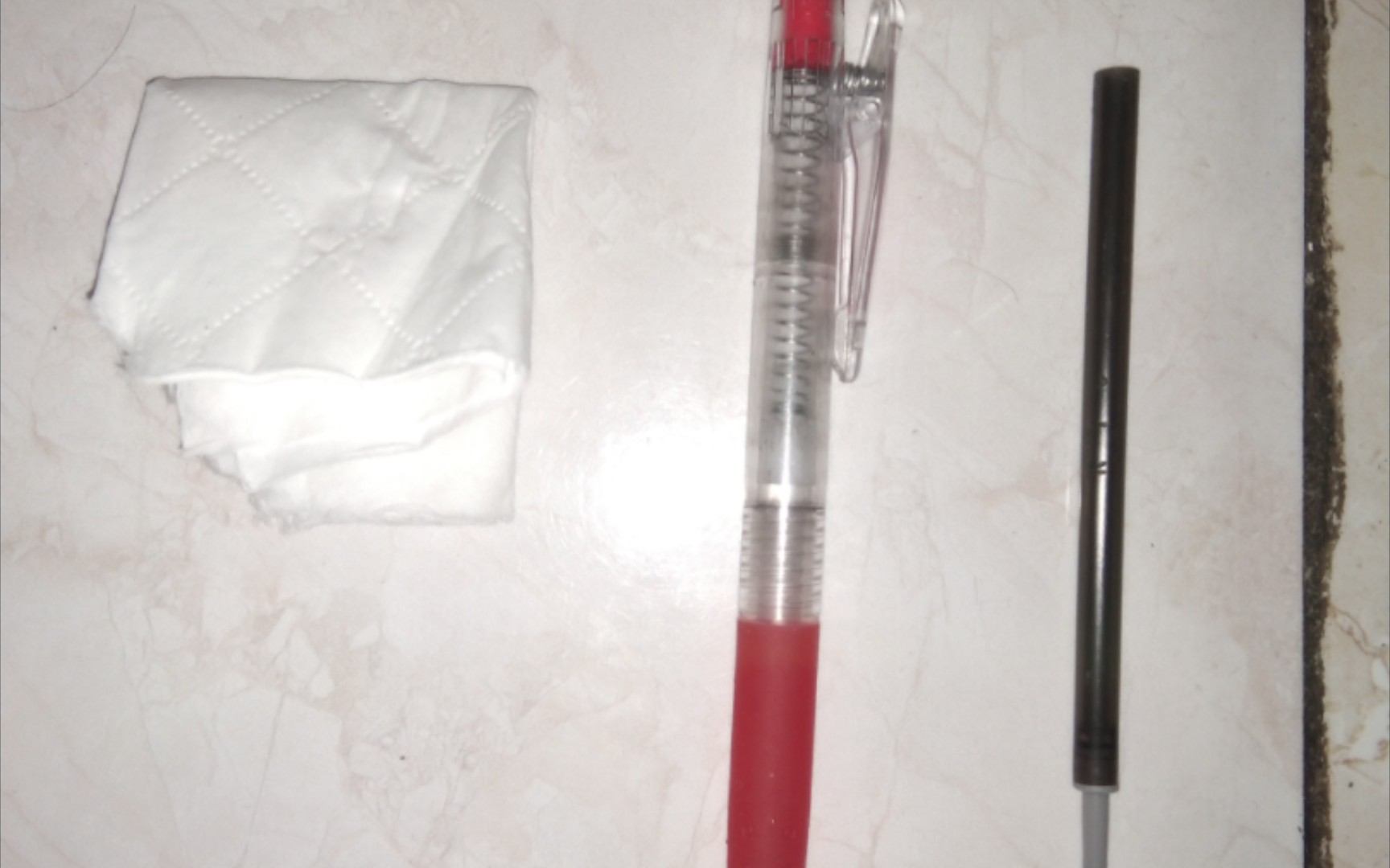 百乐果汁笔弹簧发射器,可射笔芯和小纸团