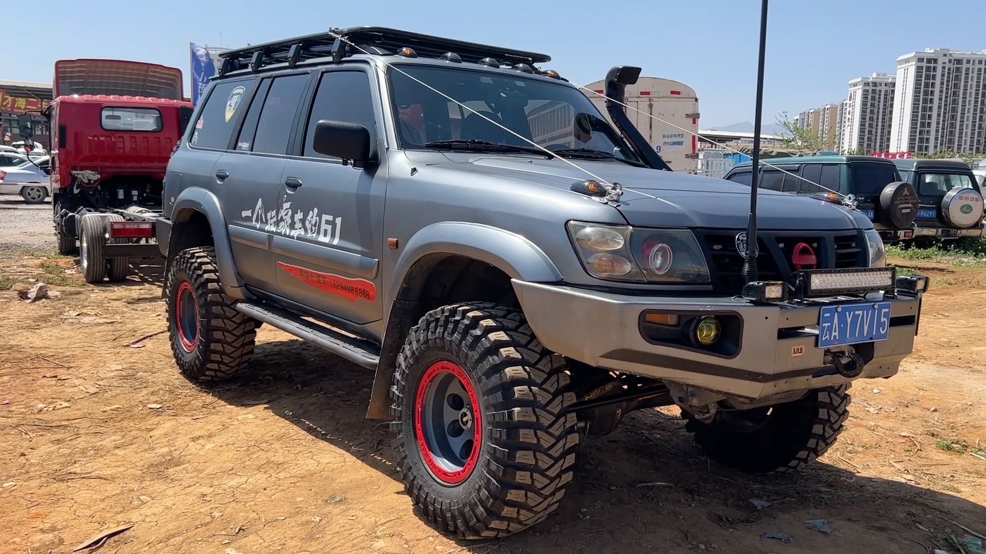 这才硬派又帅气,03年的途乐y61一代神车依然这么经典霸气