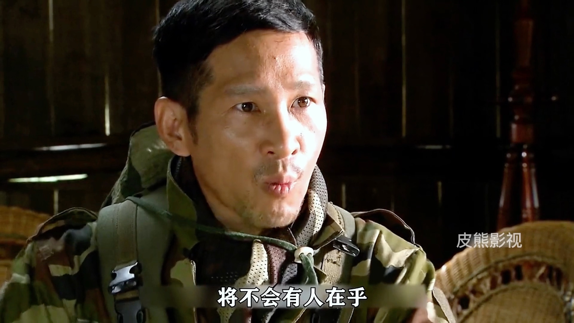 何晨光和蝎子赌上性命玩俄罗斯赌盘
