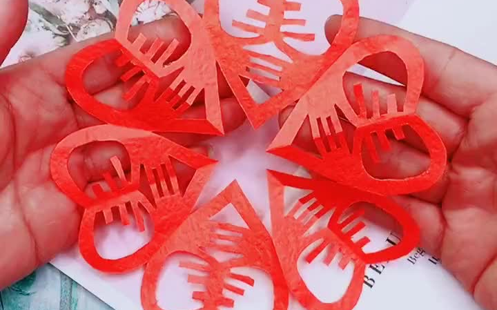 今年流行的爱心春字剪纸教程,新年窗花剪纸