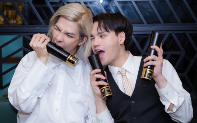 【阮陈忠君ins更新】denis又和阮阮出来吃东西了